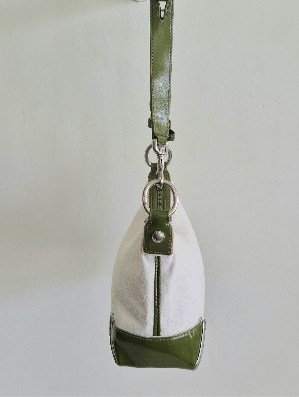 DKNY White Jacquard Canvas and Avocado Green Patent Leatger Mediun Hobo Bag - Picture 3 of 12